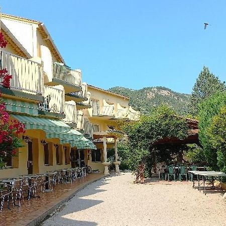 Hotel Sous L'Olivier บุยส์-เลส์-บาโรนนีส์ ภายนอก รูปภาพ