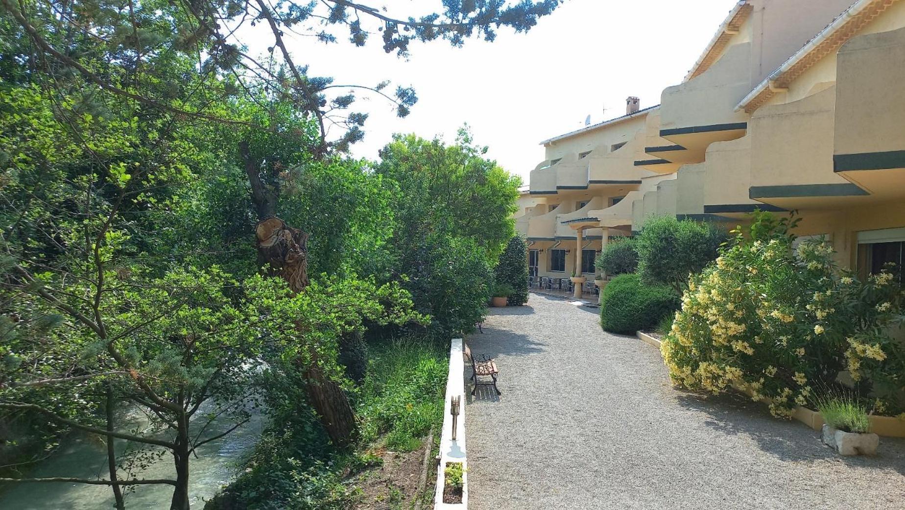 Hotel Sous L'Olivier บุยส์-เลส์-บาโรนนีส์ ภายนอก รูปภาพ