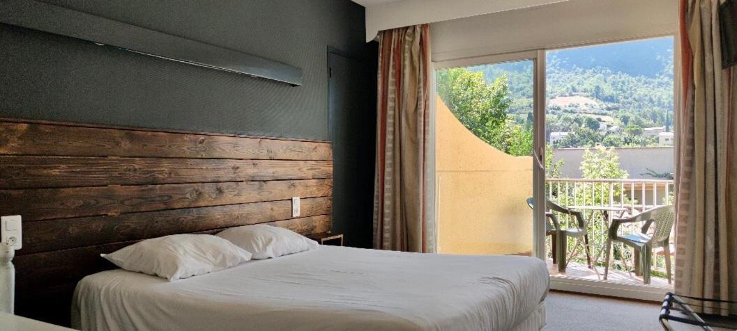 Hotel Sous L'Olivier บุยส์-เลส์-บาโรนนีส์ ภายนอก รูปภาพ