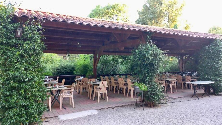 Hotel Sous L'Olivier บุยส์-เลส์-บาโรนนีส์ ภายนอก รูปภาพ