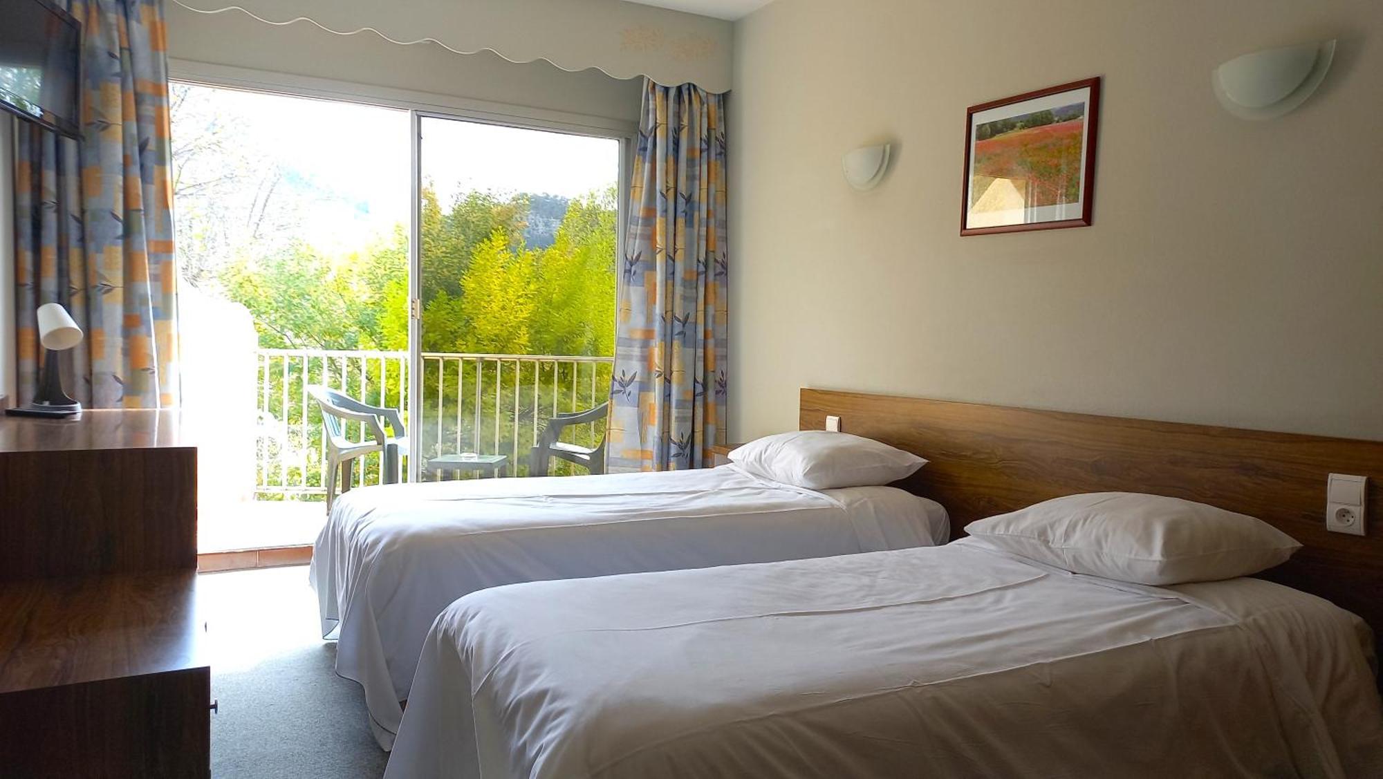 Hotel Sous L'Olivier บุยส์-เลส์-บาโรนนีส์ ภายนอก รูปภาพ
