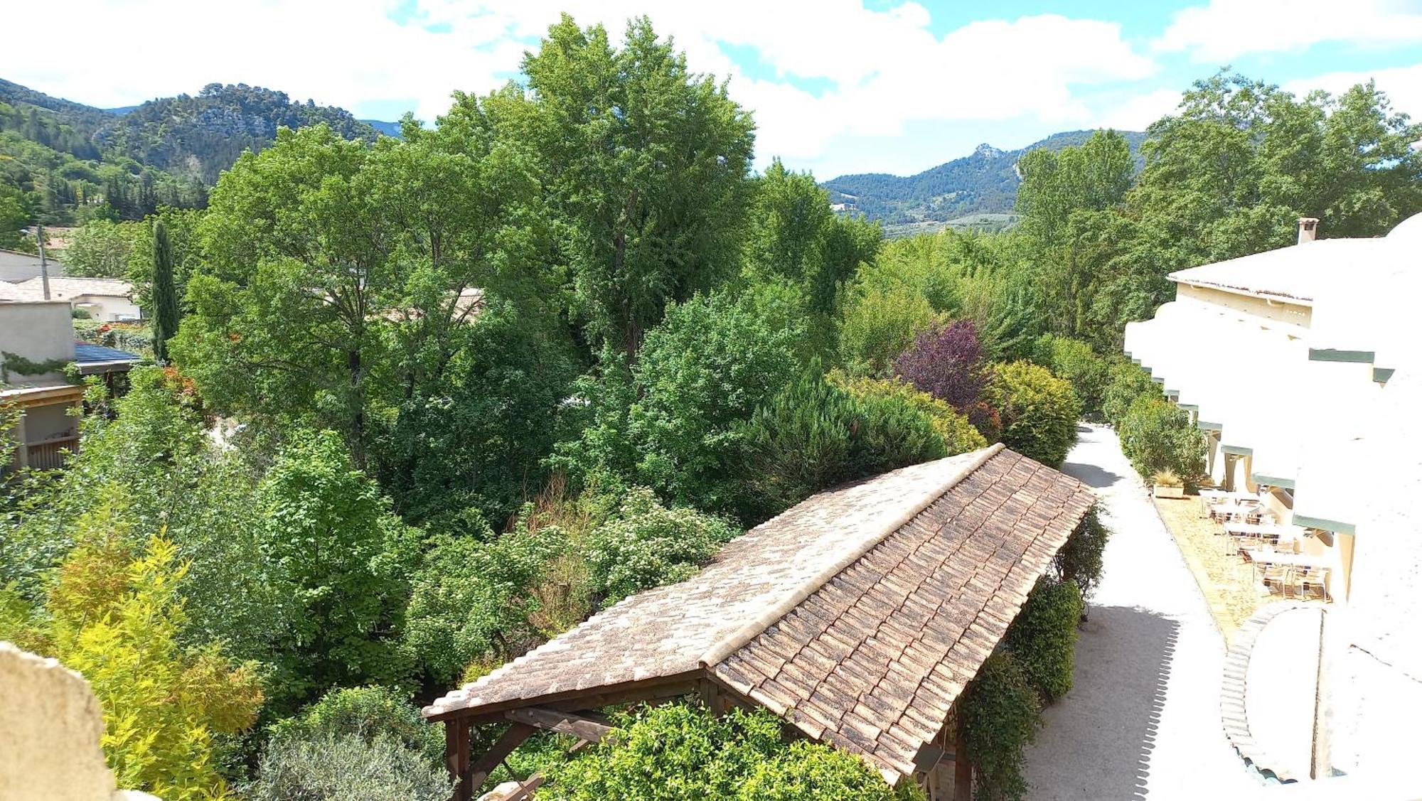 Hotel Sous L'Olivier บุยส์-เลส์-บาโรนนีส์ ภายนอก รูปภาพ