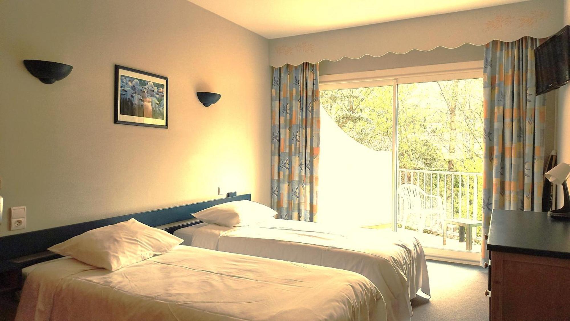Hotel Sous L'Olivier บุยส์-เลส์-บาโรนนีส์ ภายนอก รูปภาพ