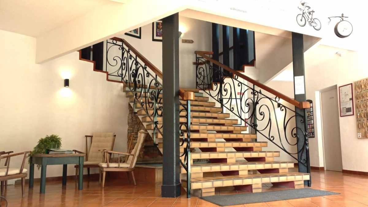 Hotel Sous L'Olivier บุยส์-เลส์-บาโรนนีส์ ภายนอก รูปภาพ